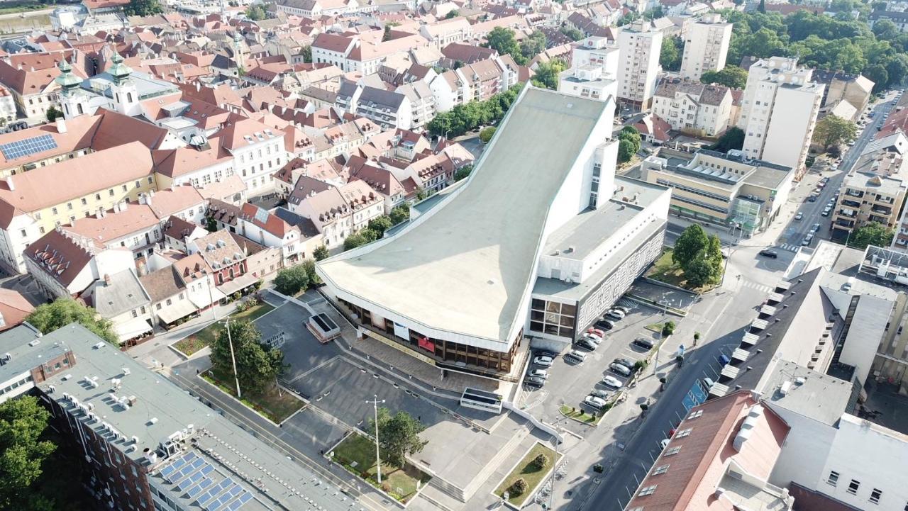 Teatrum Boutique Hotel Gyor Exterior photo